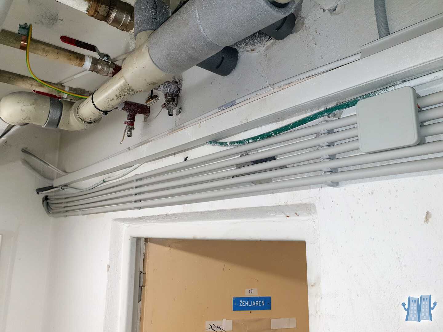 nová kabeláž v pevných rúrkach