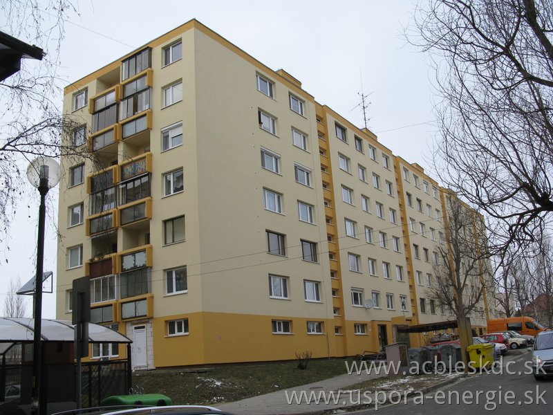 Bytový dom Bukovčana 5-7 v Devínskej Novej Vsi - senzorové osvetlenie Steinel