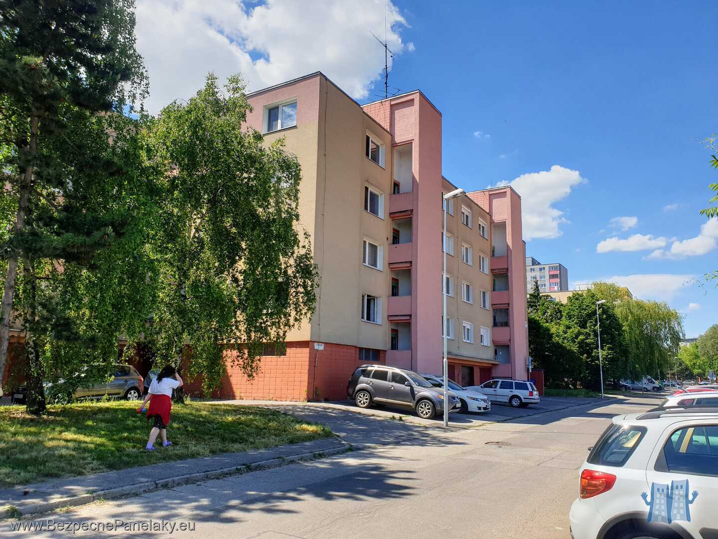 Bytový dom Lysákova 18-24 v Dúbravke