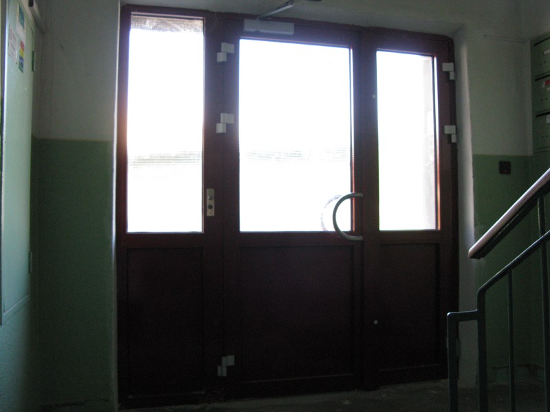 Nová hliníková brána sa zabudovaným systémom RAK DEK - pohľad z interiéru