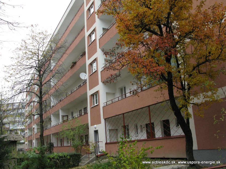 Bytový dom na Šancovej 61,63 v Bratislave - senzorové osvetlenie STEINEL